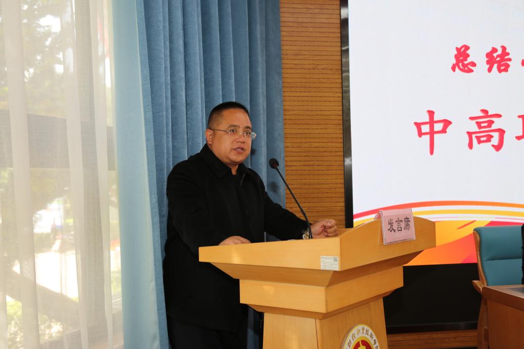 子长市职业教育中心招办主任李明交流发言